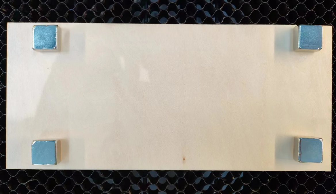 1779784884345700.png Magnetic blocks for improving laser processing material flatness