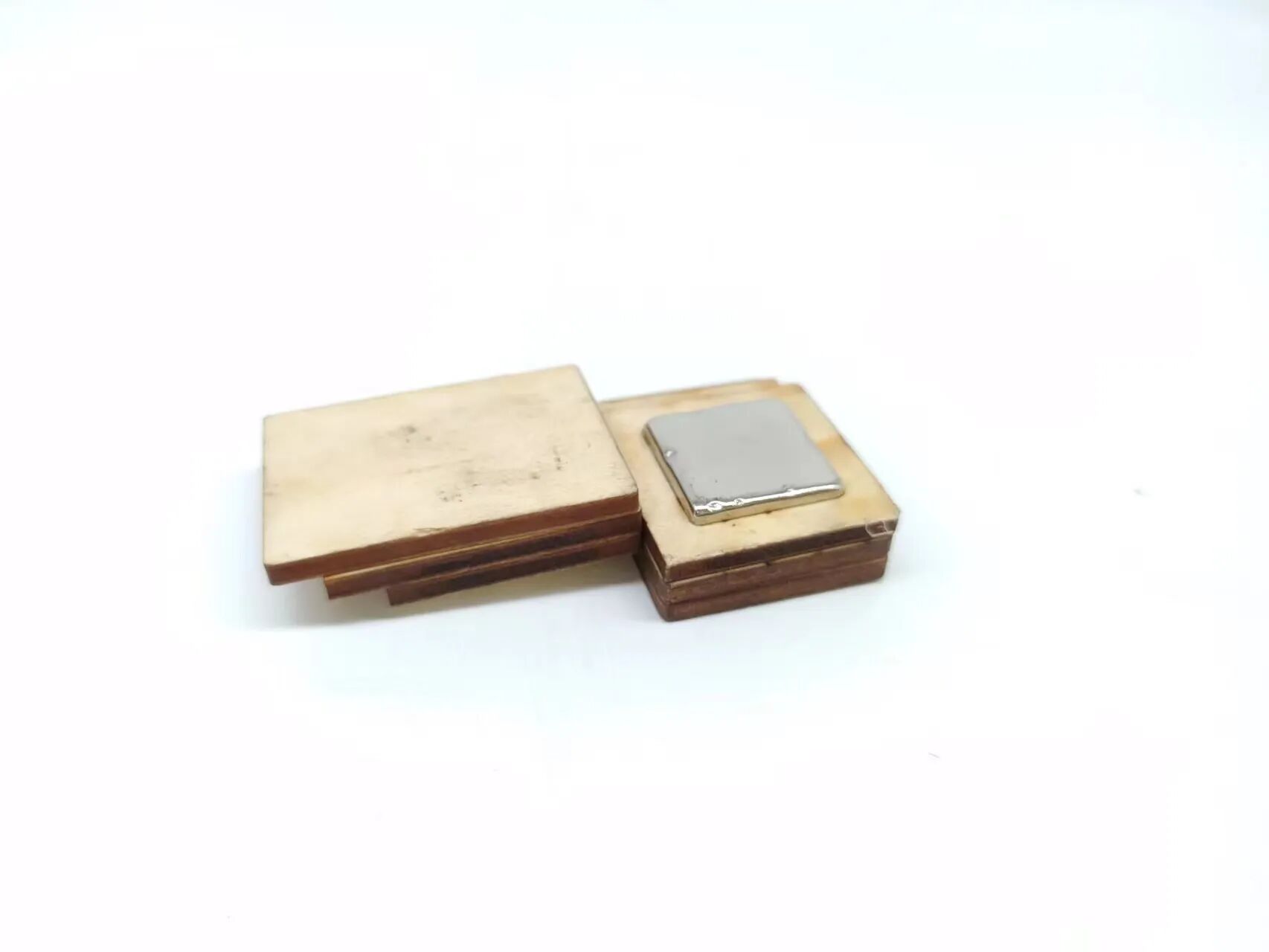 1779784890388473.jpeg Embedded magnet display for laser processing