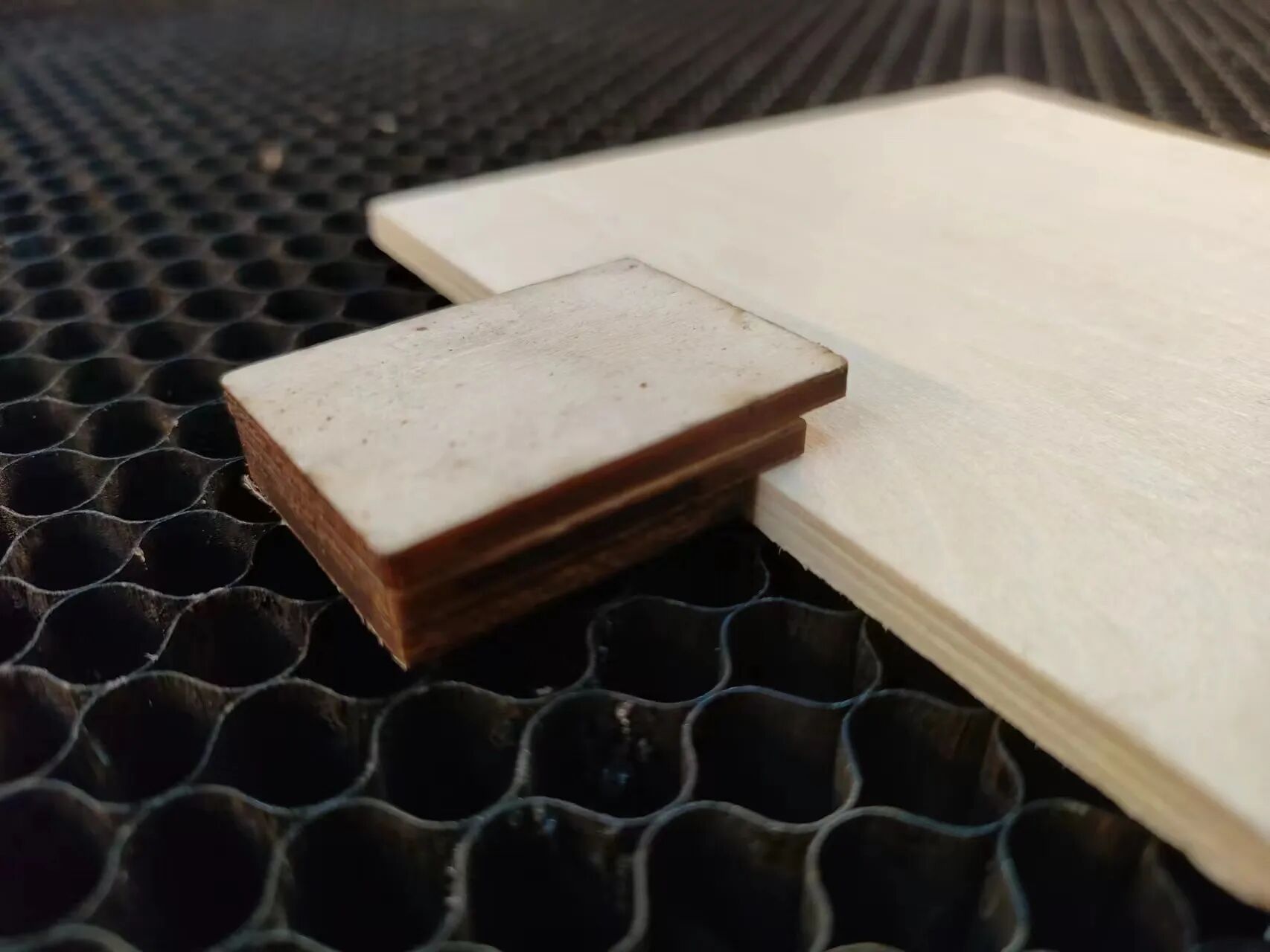 1779784954916849.jpeg Embedded magnet holding material flat