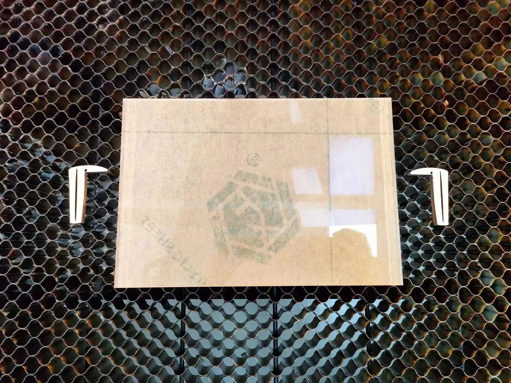 1779785092254587.jpeg L-shaped pin display