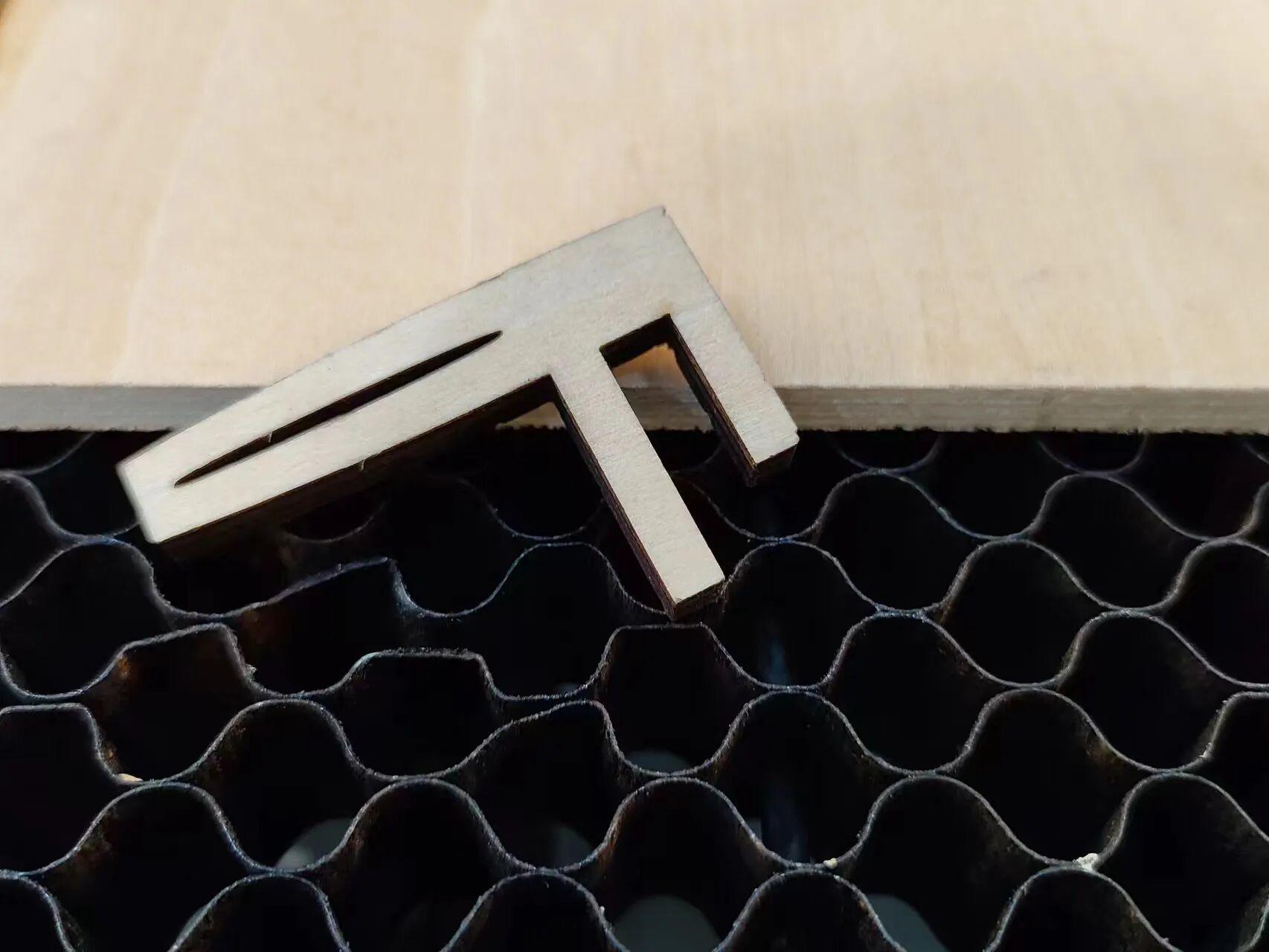 1779785127672525.jpeg F-shaped pin application