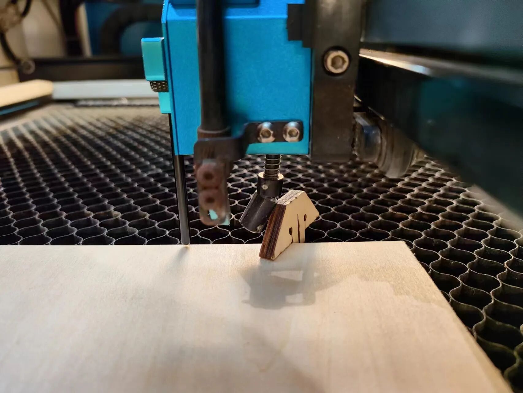 1779785176605113.jpeg Pin handle collision with laser head