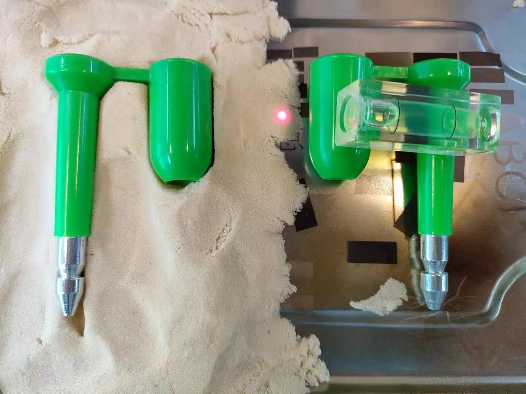 1779785370686043.jpeg Checking material flatness on kinetic sand support