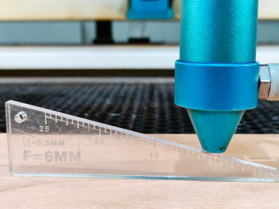 Nova manual focus setup for a 4-inch laser head