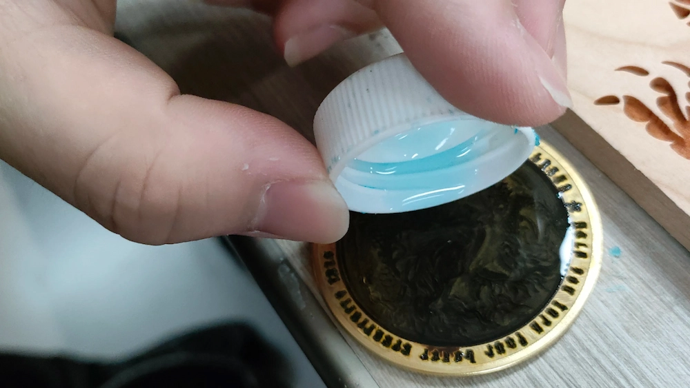 Applying blackening agent to engraved brass or copper