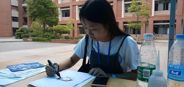 Students participating in an innovation and entrepreneurship activity