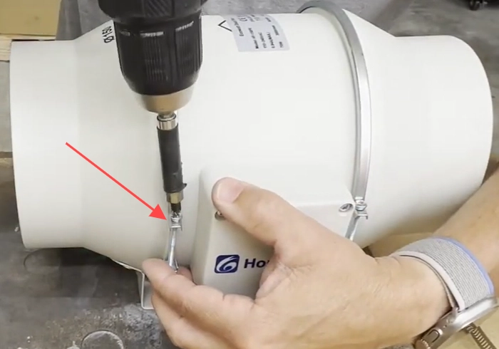 Tighten the exhaust fan band clamp after reassembly