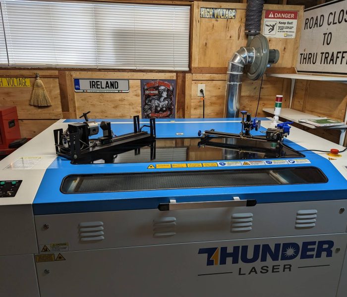 Laser rotary device for curved surface engraving