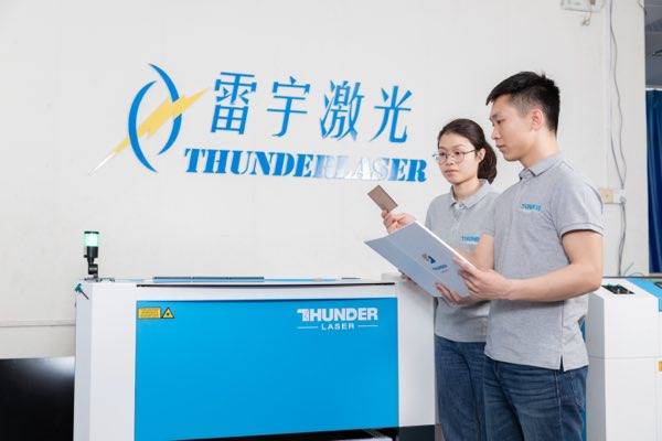 Two staff members discuss equipment selection in the application center with customer requirements.