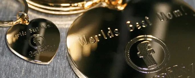 laser engraving jewelry pendant