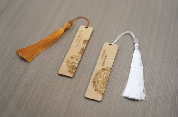 software building Customizing Delicate Bookmarks 9