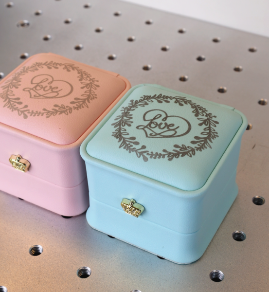 A picture of laser marking ring box.