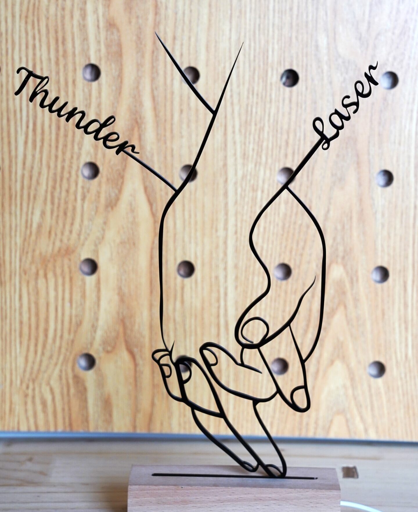 Thunder Bolt 亚克力 牵手装饰灯