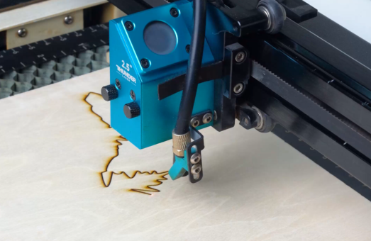 laser cutting the christmas wall decor