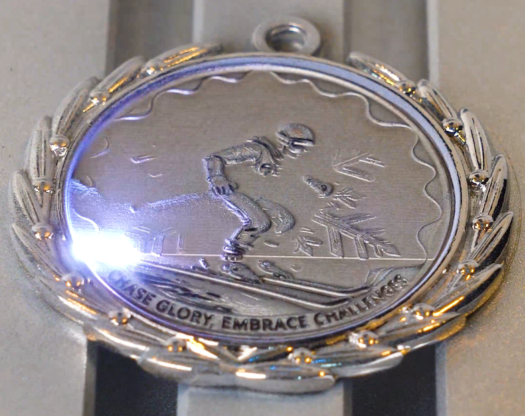 laser marking the zinc alloy medal