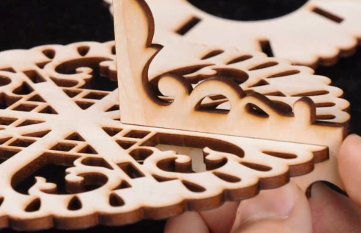 assemble the wooden vase