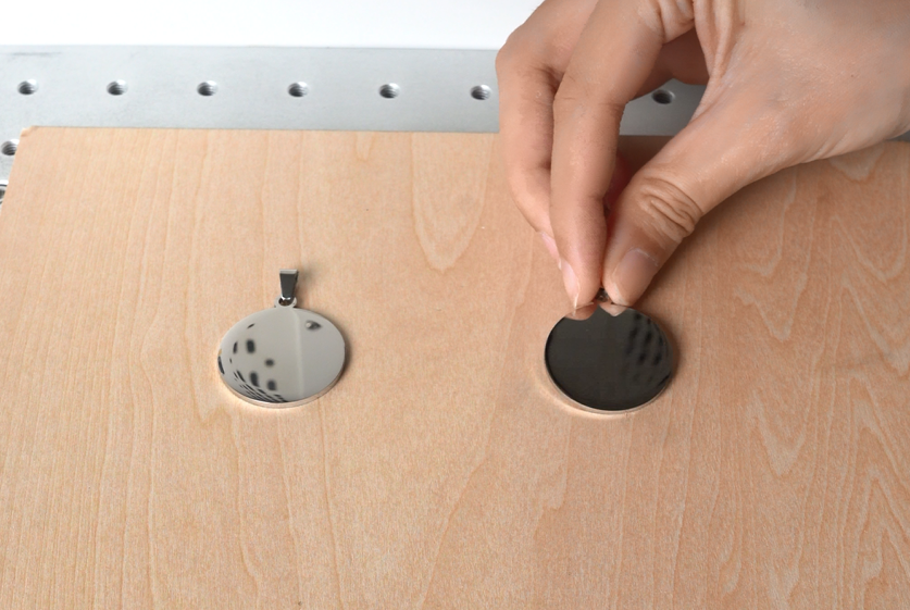 put the keychains on the laser bed